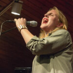 lr195-lizzy-close-up